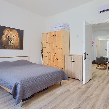 Large Apartment In City Centre Pula! Exterior photo