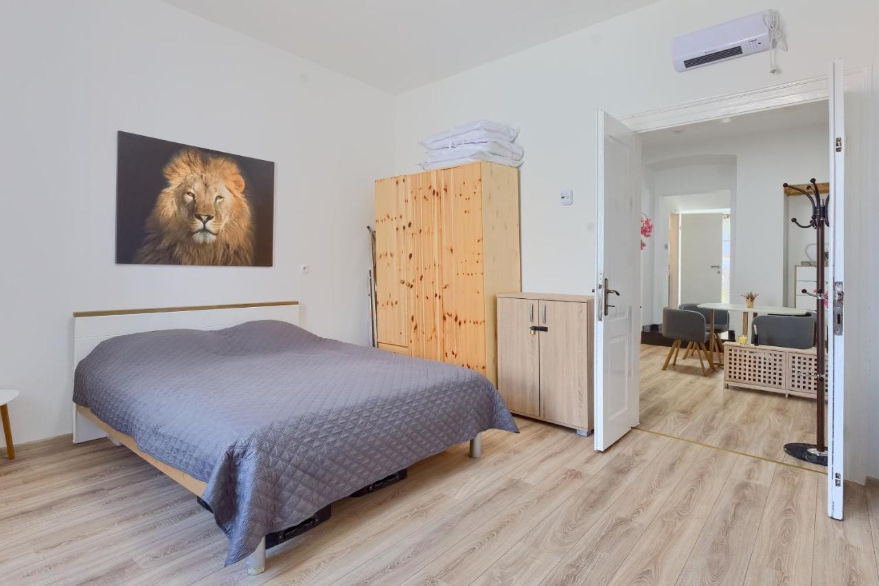 Large Apartment In City Centre Pula! Exterior photo