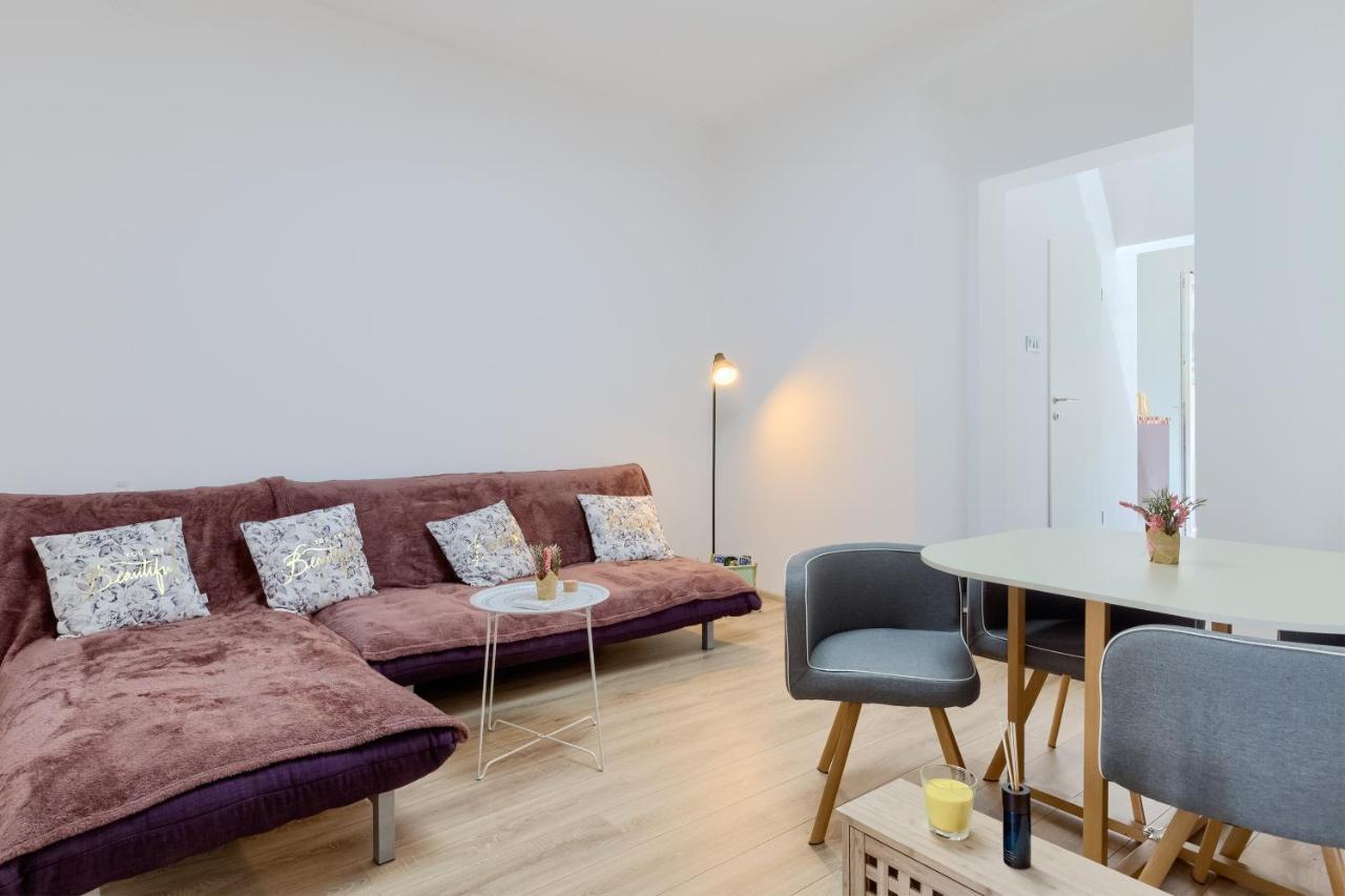 Large Apartment In City Centre Pula! Exterior photo