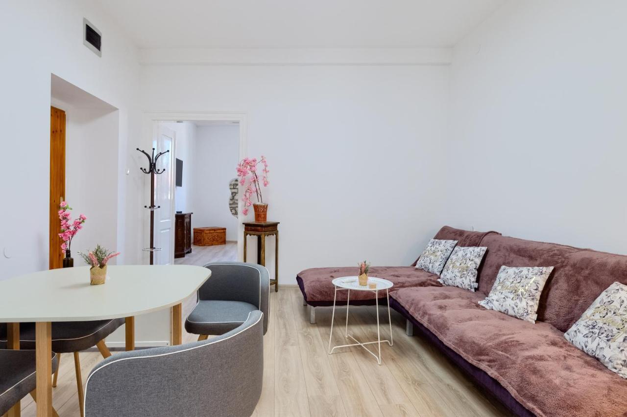 Large Apartment In City Centre Pula! Exterior photo