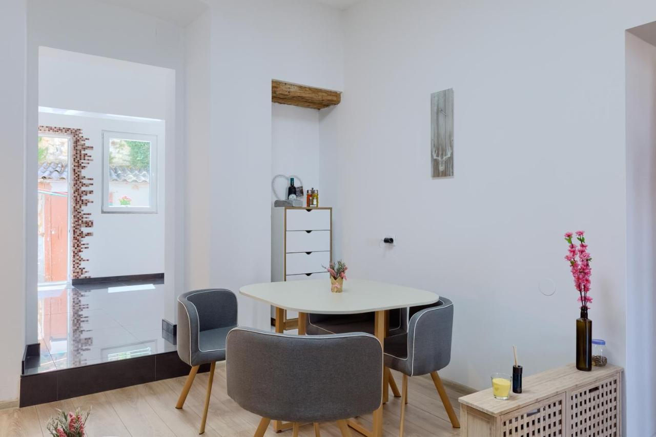 Large Apartment In City Centre Pula! Exterior photo