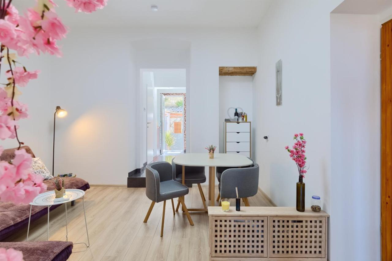 Large Apartment In City Centre Pula! Exterior photo