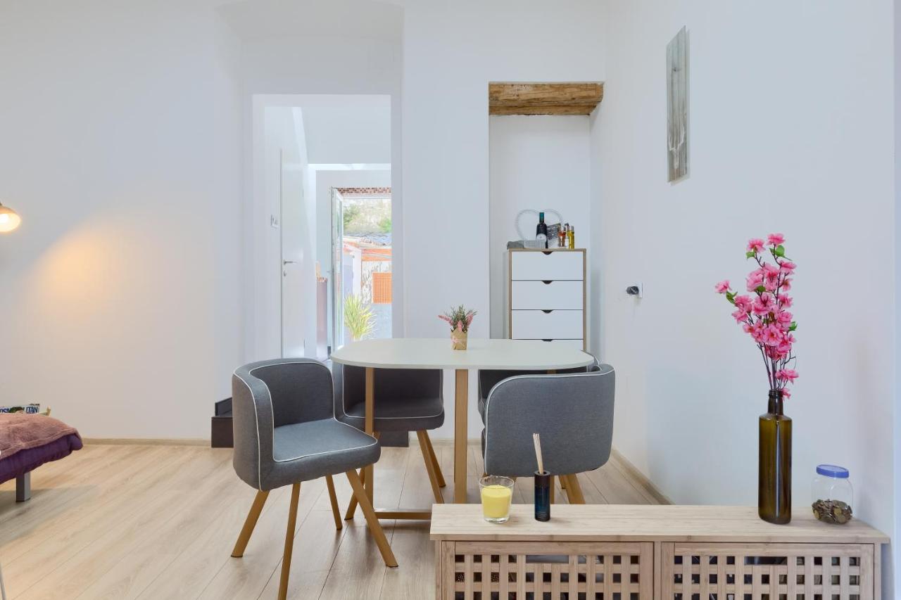 Large Apartment In City Centre Pula! Exterior photo